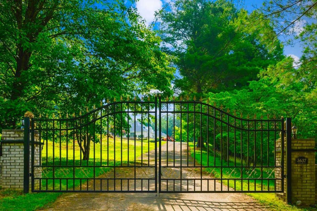 Вілла Gated Mansion - Basketball Court Movie Theater Views Big Stone Gap Екстер'єр фото